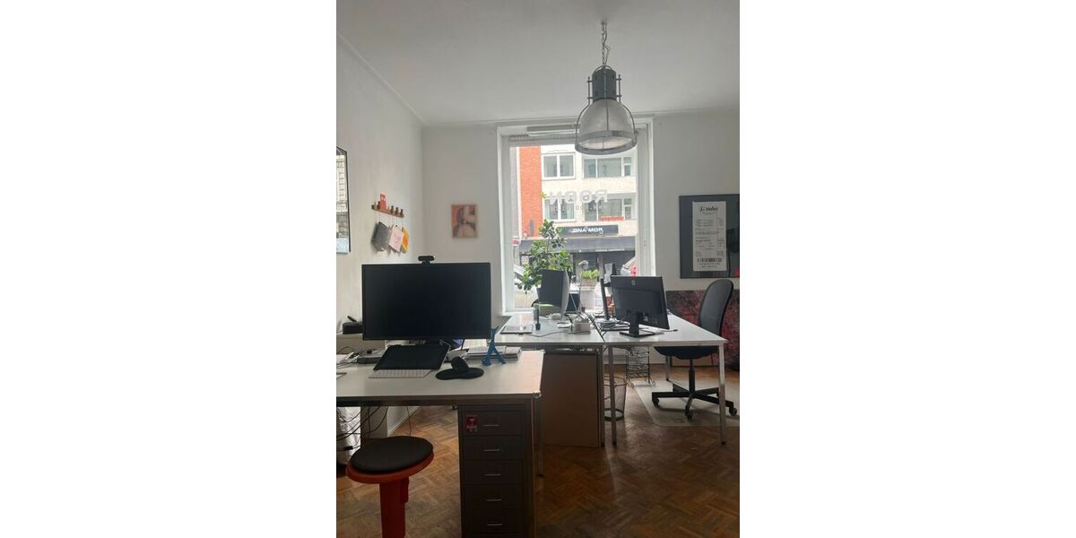 2 helle Laden-Bürofläche mit zwei Eingängen in Köln-Neustadt-Süd. Ideal für Coworking, Start-ups oder Agenturen. Ab 01.07.2026 frei, aktuell als Shared Office mit Reisebüro genutzt. - Gewerbeobjekt Köln Neustadt/Süd | Angebot:26832792