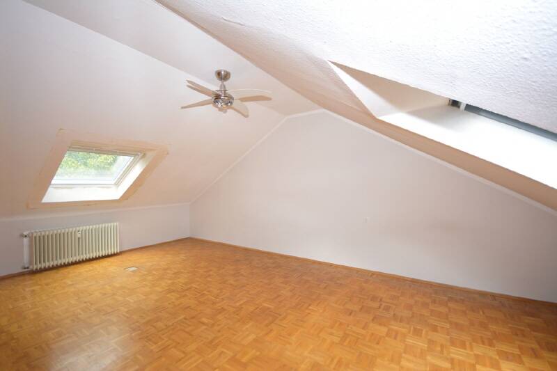 Geräumiges Mehrgenerationenhaus mit Blick ins Grüne in Hemmerich