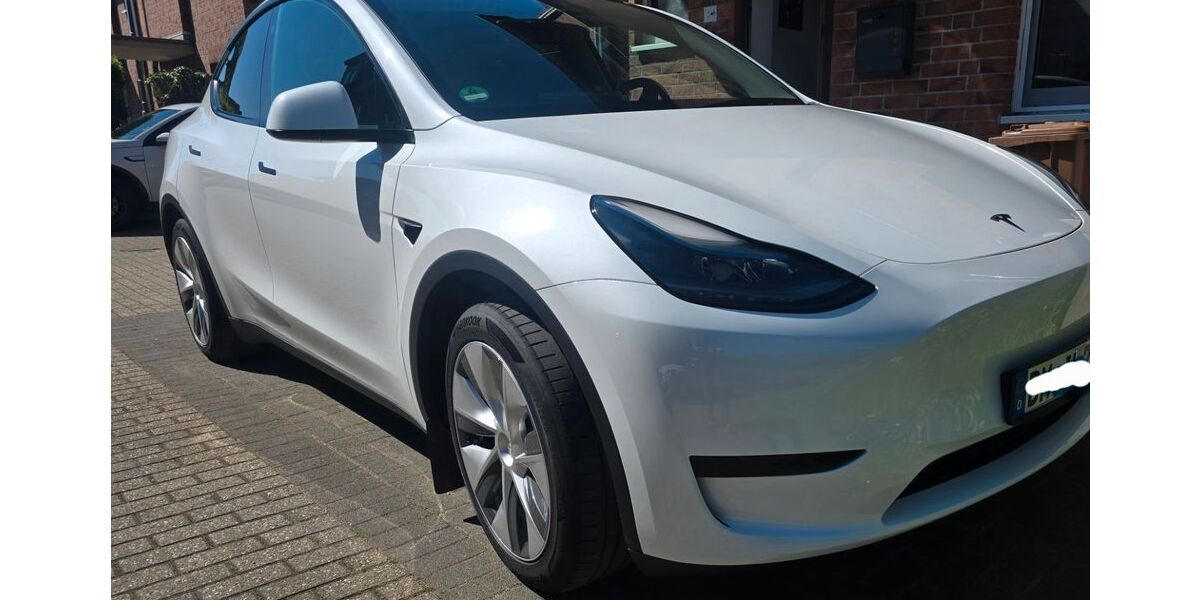 Tesla Model Y 27.950 km 31.700 &euro; Kerpen 50170