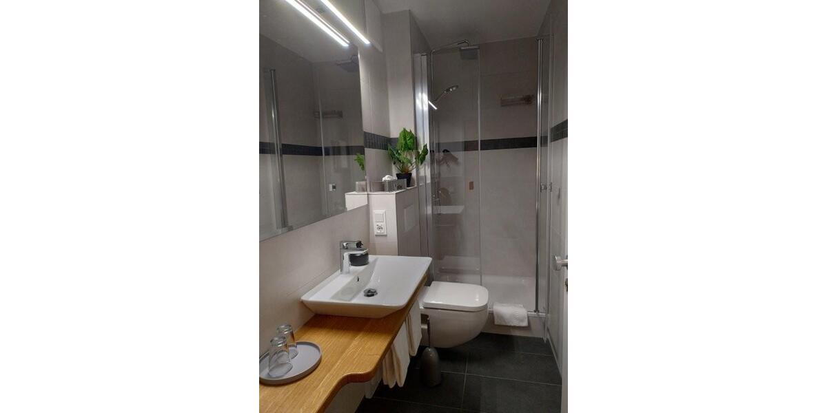 Verkauf eines kleinen Hotel garni in Köln voll genehmigter Beherbergungsbetrieb mit 8 Betten 4 Zimmern, studentisches Wohnen denkbar - Gewerbeobjekt Köln Mülheim | Angebot:22794810