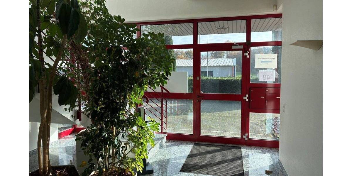 Gewerbeimmobilie Büros & ebenerdige Halle zimmer
