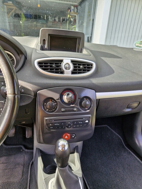 Renault Clio 109.900 km 2.500 € Düsseldorf 40213