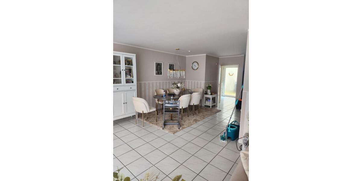 Reihenhaus Erftstadt - 5 Zimmer, 148 m&sup2;, 1.750&euro; | Angebot:26095570