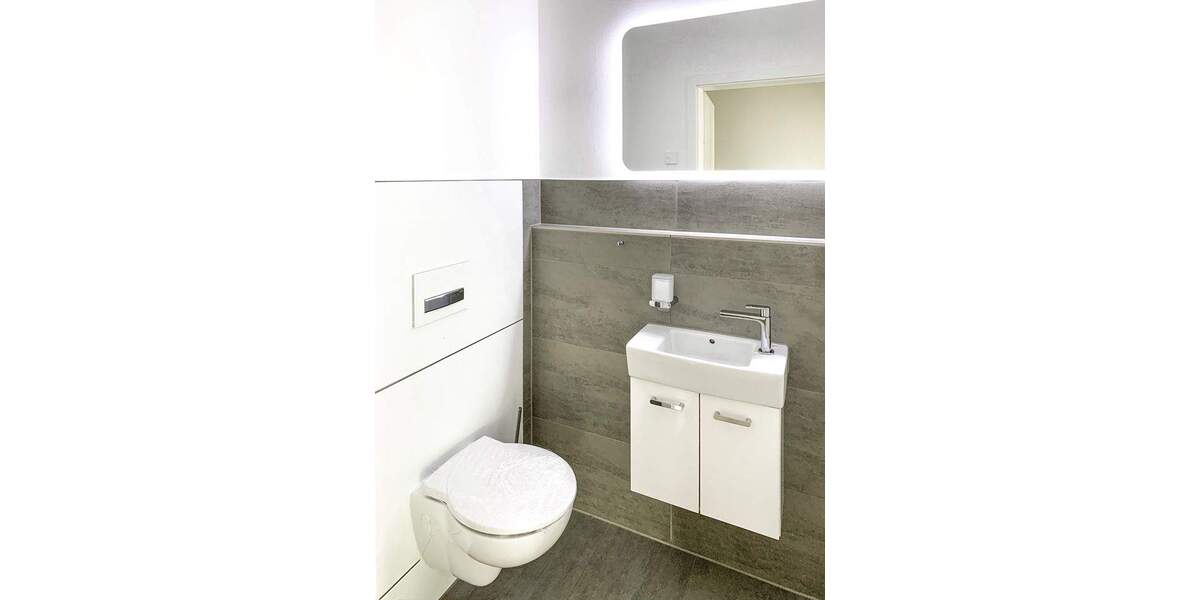 Hochwertige 4-Zimmer-Wohnung in zentraler, ruhiger Lage 4 zimmer