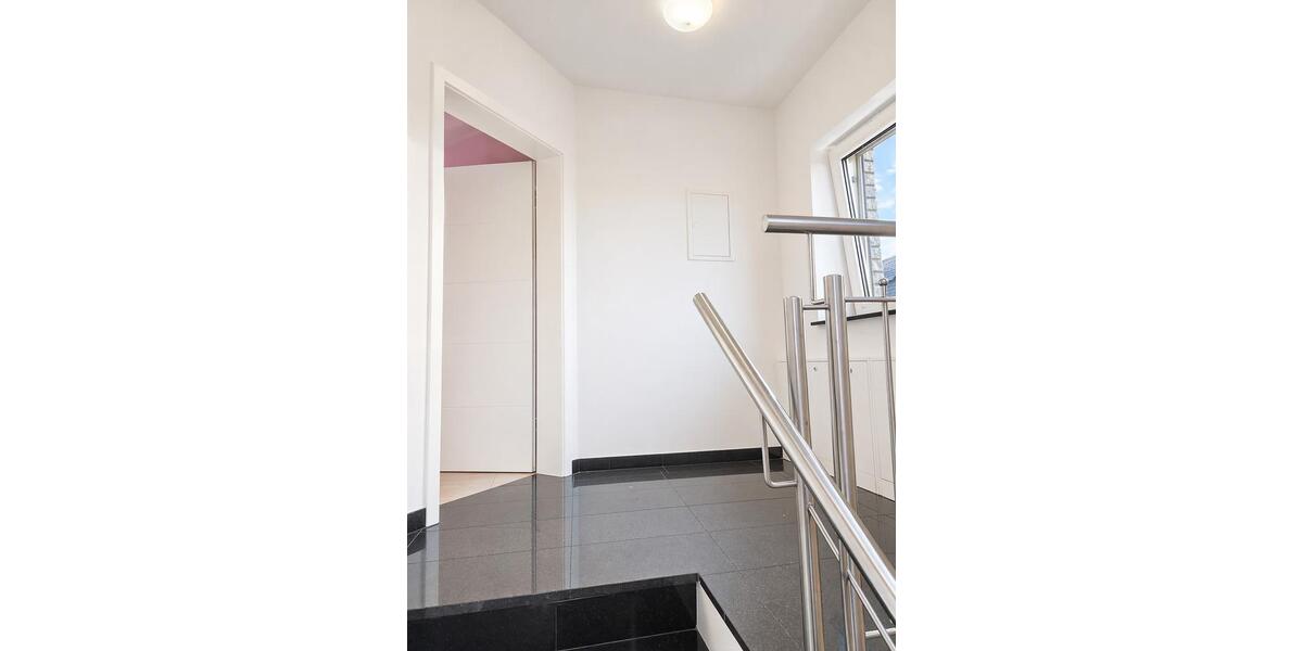 Dachgeschoßwohnung Köln Kalk - 3 Zimmer, 93 m&sup2;, 1.550&euro; | Angebot:26256388