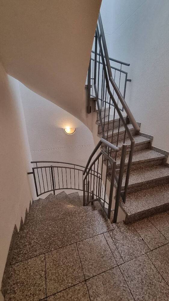 JUNGE UND MODERNE Wohnung IN ZENTRALER LAGE ! FÜR DEN KAPITANLEGER GUT VERMIETET