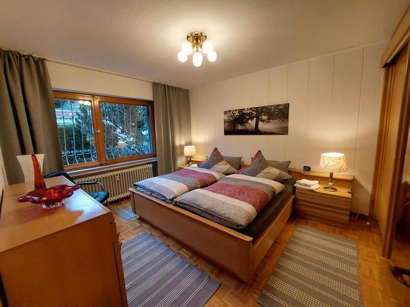 Von PRIVAT! Hell, ruhig, gepflegt, 4ZKDB, WC, SW-Balkon, 85qm!