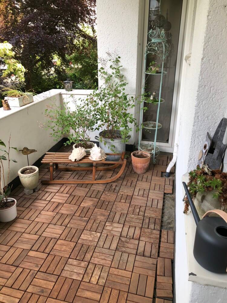Mitten in der Stadt und trotzdem ruhig wohnen - Balkon und Einbauküche