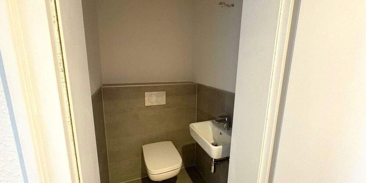 NEUES Bad* NEUER Boden* NEUES Wohngefühl* NEUE Einbauküche* 3 Zimmer + Balkon, Gäste-WC, Aufzug 3 zimmer