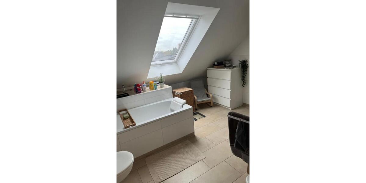 Dachgeschoßwohnung Dormagen Sankt Peter - 3 Zimmer, 94 m&sup2;, 1.220&euro; | Angebot:26397792