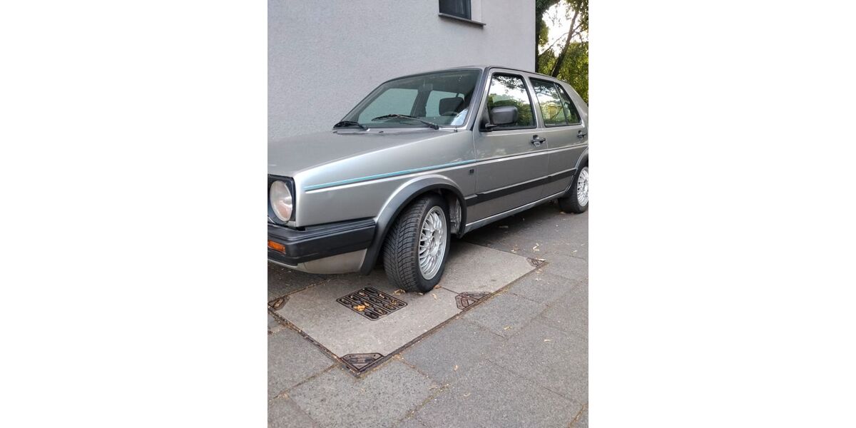 VW Golf 180.000 km 2.450 &euro; Solingen 42719