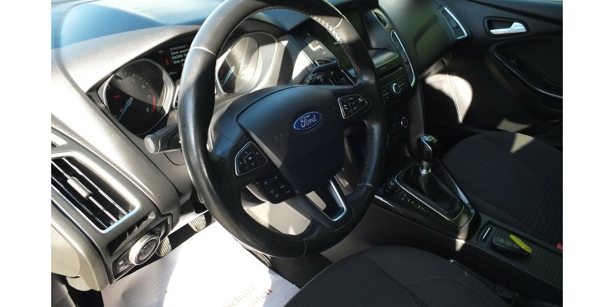 Ford Focus TITANIUM WM26: NAVI KLIMAAUTOM EINPARKHILFE 134.288 km 6.998 &euro; Köln 50858