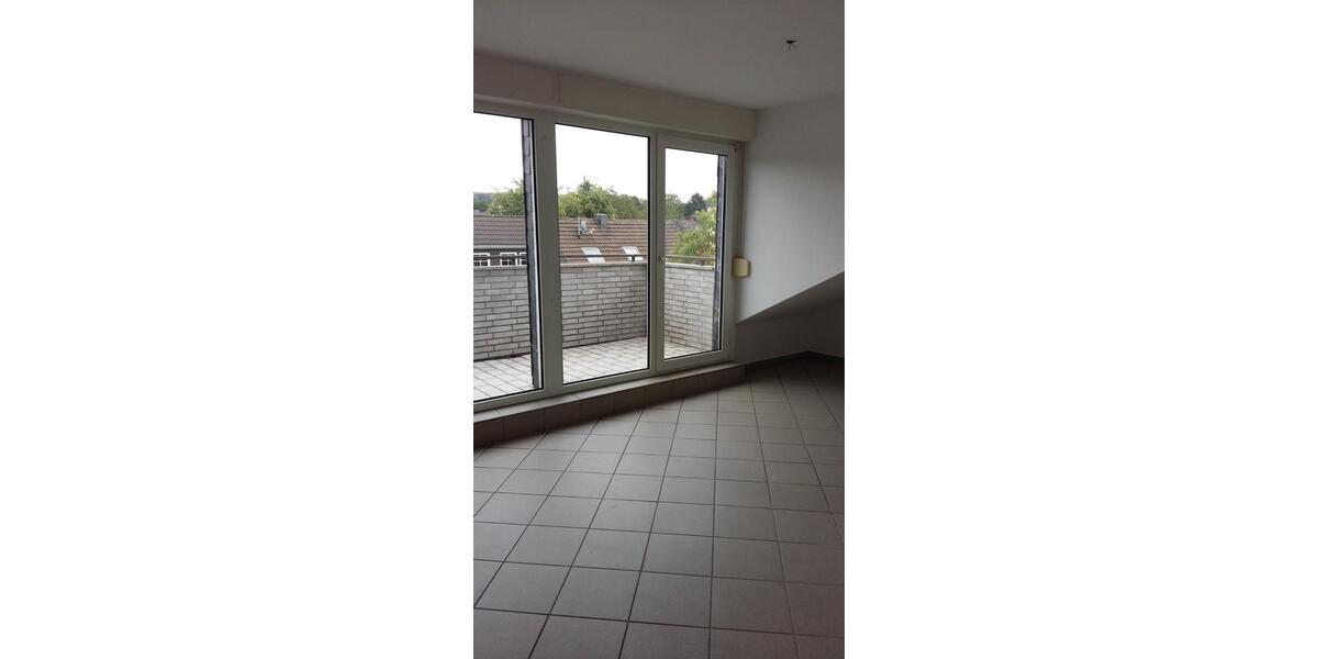 Attraktive Dachgeschoßwohnung, 2,5 Zimmer, Küche Diele Bad Balkon zimmer