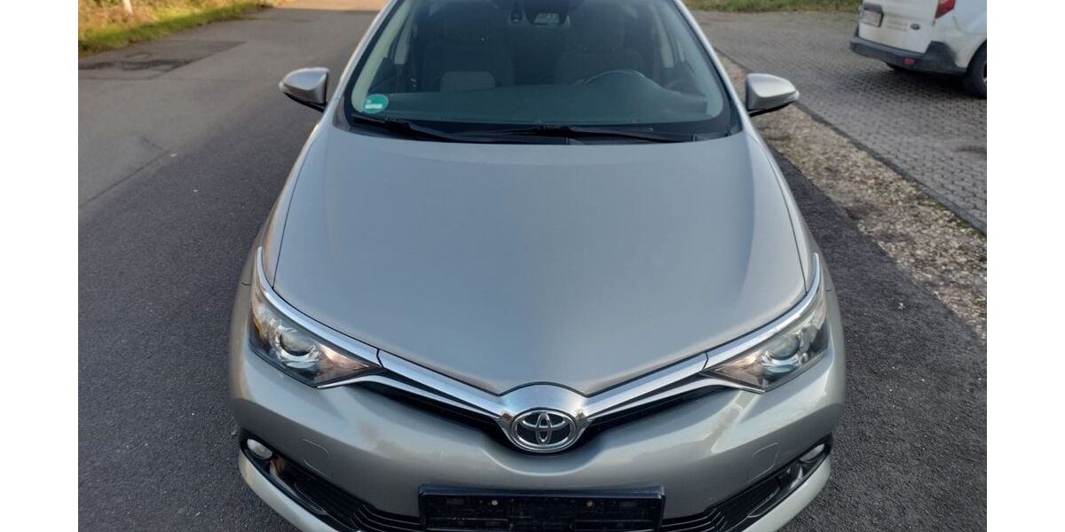 Toyota Auris 180.000 km 7.450 € Erftstadt 50374