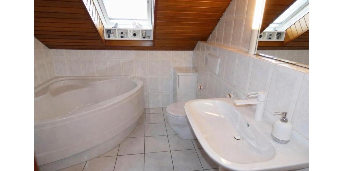 Dachgeschoßwohnung Leverkusen Bürrig - 3 Zimmer, 68 m&sup2;, 890&euro; | Angebot:27554970