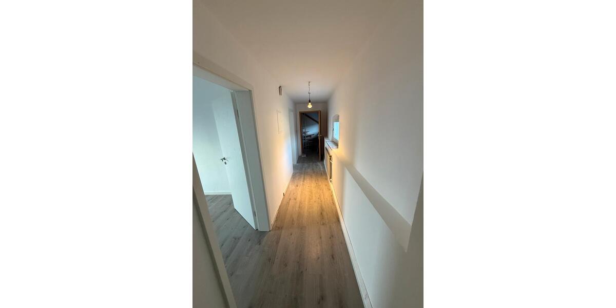 Dachgeschoßwohnung Solingen - 3 Zimmer, 65 m&sup2;, 1.100&euro; | Angebot:25103875