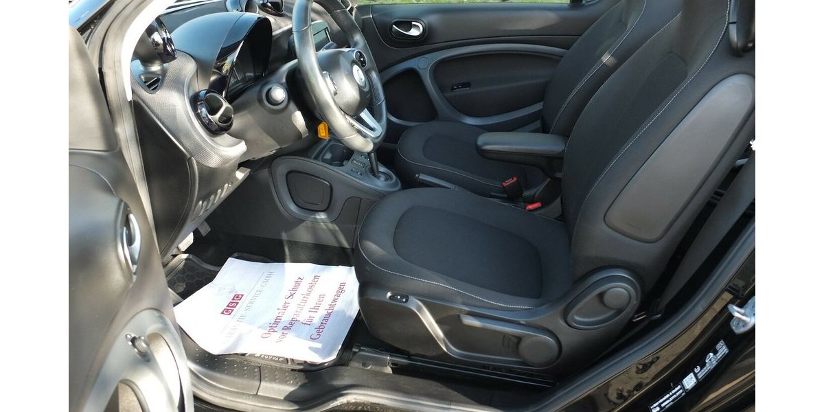 Smart ForTwo EQ PASSION NAVI KLIMAAUTOM SITZHEIZUNG 35.284 km 10.710 &euro; Köln 50858
