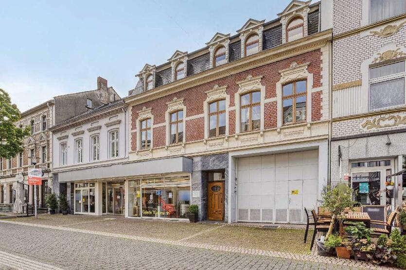 Erkrather Fußgängerzone: Große Ladenfläche inklusive Lager zimmer