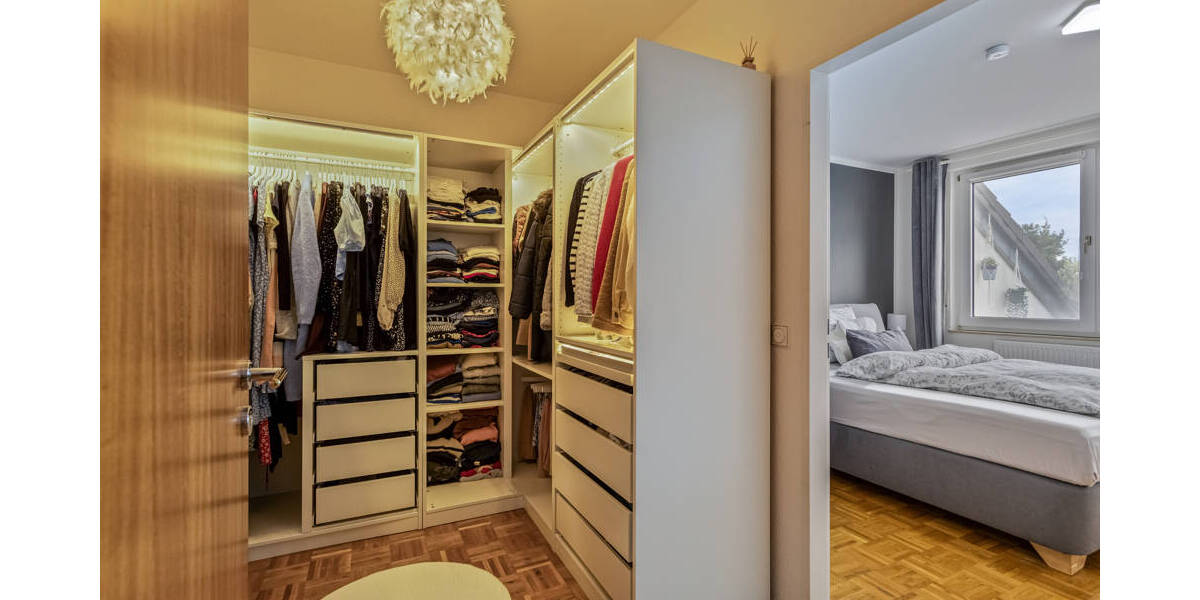 *** Lichtdurchflutete Dachgeschosswohnung mit zwei sonnigen Dachterrassen in Top-Lage *** 2 zimmer