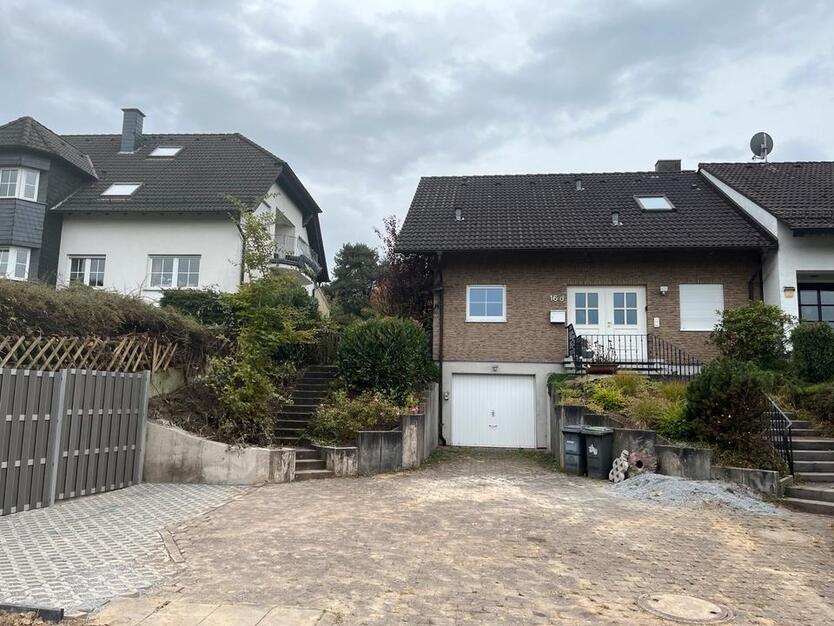 Günstiges, gepflegtes 4,5-Zimmer-Einfamilienhaus in Burscheid zimmer