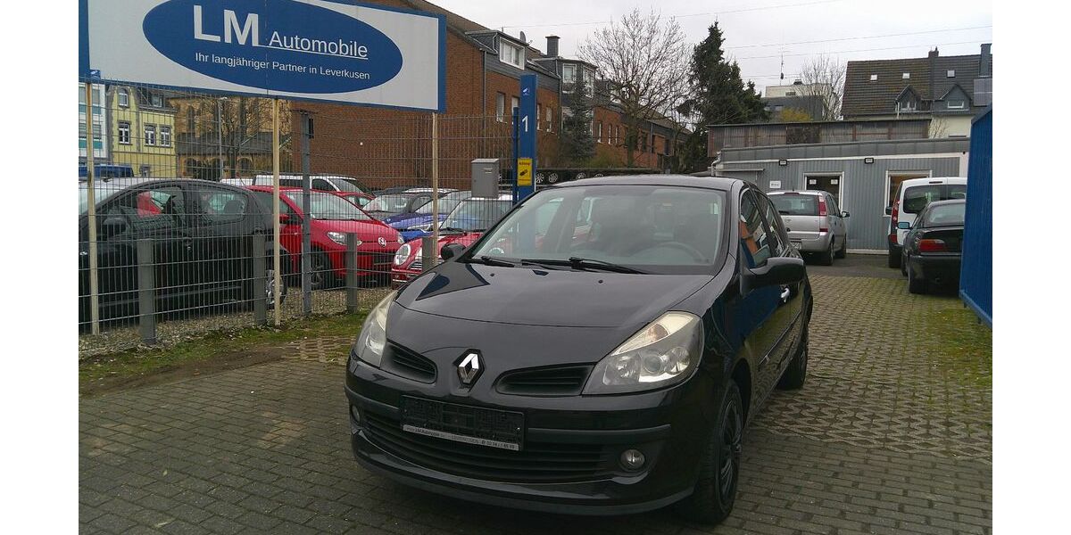 Renault Clio 136.831 km 2.950 € Leverkusen 51377