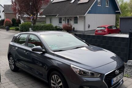 Hyundai i30 67.000 km 11.999 &euro; Dresden 01099