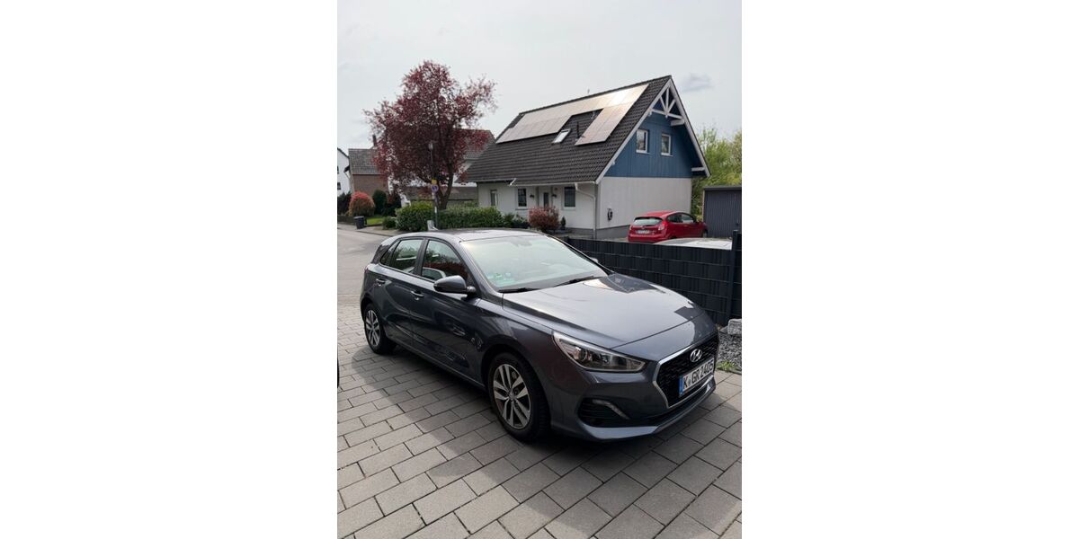 Hyundai i30 67.000 km 11.999 &euro; Dresden 01099