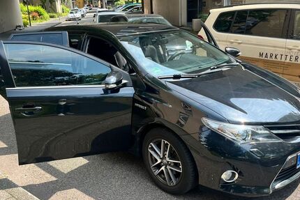 Toyota Auris 124.000 km 12.299 &euro; Köln 50769