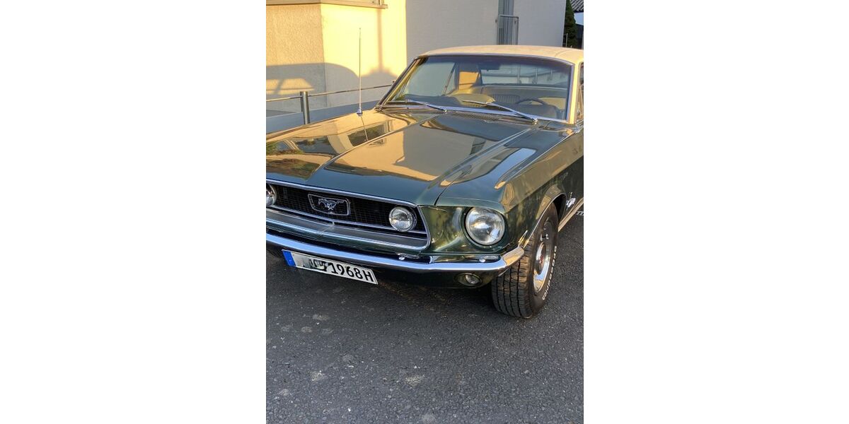 Ford Mustang 131.301 km 35.000 &euro; Bergisch Gladbach 51469