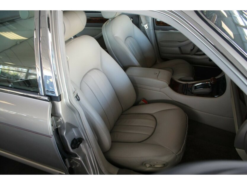 Jaguar XJ 4.0 Lang Automatik - Leder - Schiebedach - 119.865 km 19.980 € Euskirchen 53881