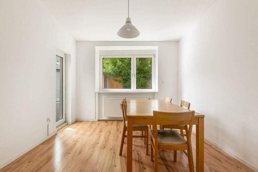 Großzügige 5-Zimmer-Wohnung mit Wintergarten & privatem Innenhof in Oberbilk 5 zimmer