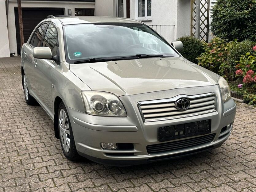Toyota Avensis 159.000 km 4.990 € Köln 51145