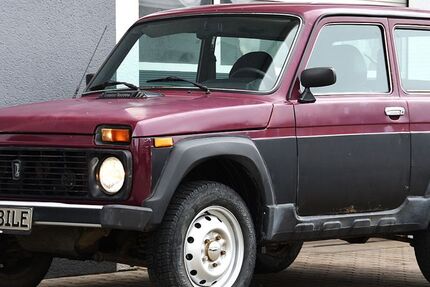 Lada Niva 22.775 km 3.190 &euro; Bonn- Geislar 53225