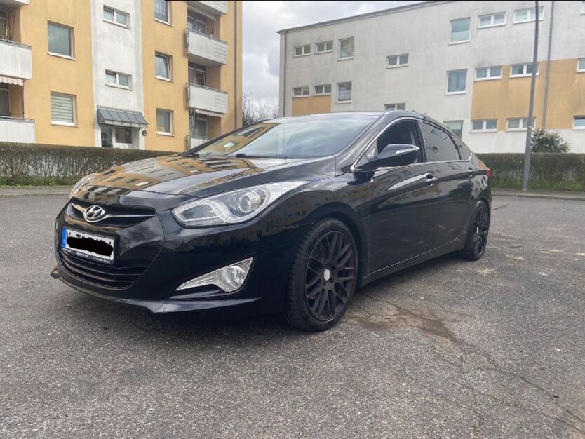 Hyundai i40 140.000 km 7.600 € Köln 50735