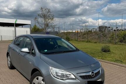 Opel Astra 141.000 km 5.600 &euro; Köln 50733