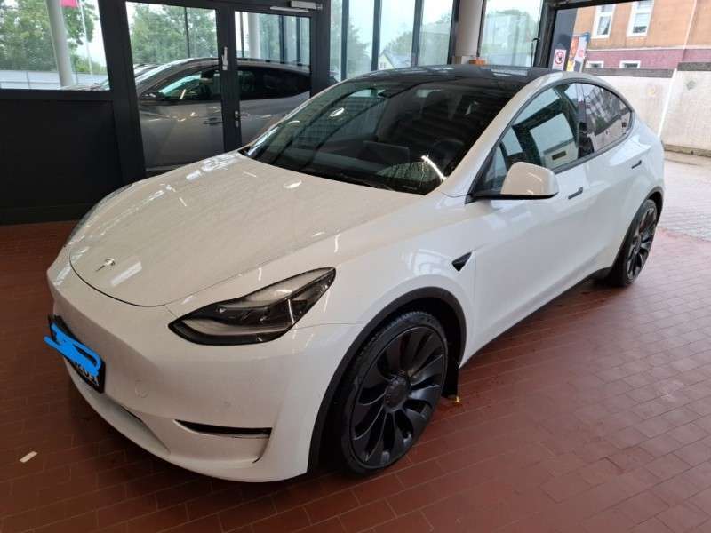 Tesla Model Y 97.566 km 31.900 € Hennef 53773