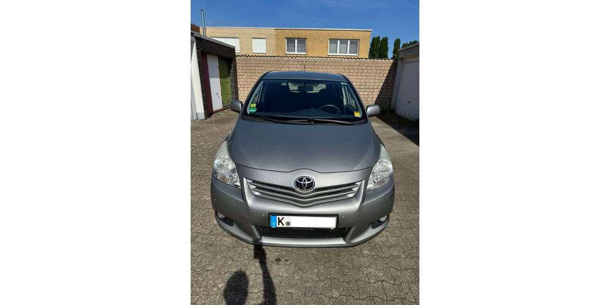 Toyota Verso 213.500 km 6.400 &euro; Köln 50765