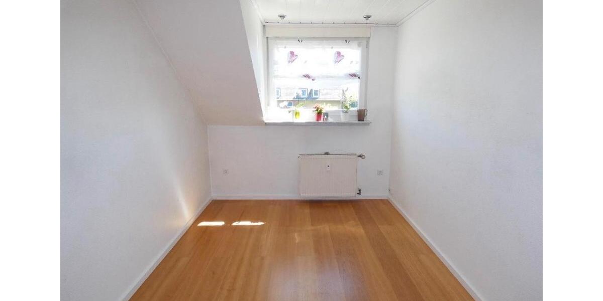 Dachgeschoßwohnung Leverkusen Bürrig - 3 Zimmer, 68 m&sup2;, 890&euro; | Angebot:27554970