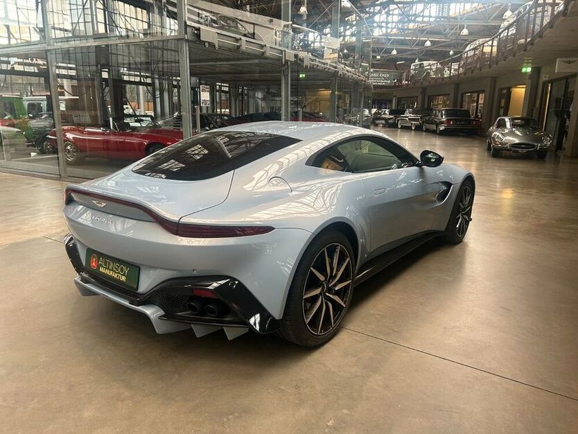 V8 Vantage