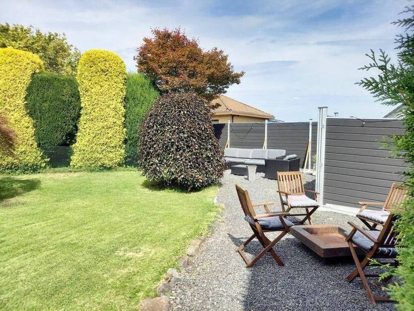 CITYHOUSE: Freistehendes Einfamilienhaus mit Traumgarten, Wintergarten, Kamin, Sauna und Garage