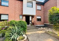 Schönes Reihenhaus mit Garten & Garage und Potential in top Lage