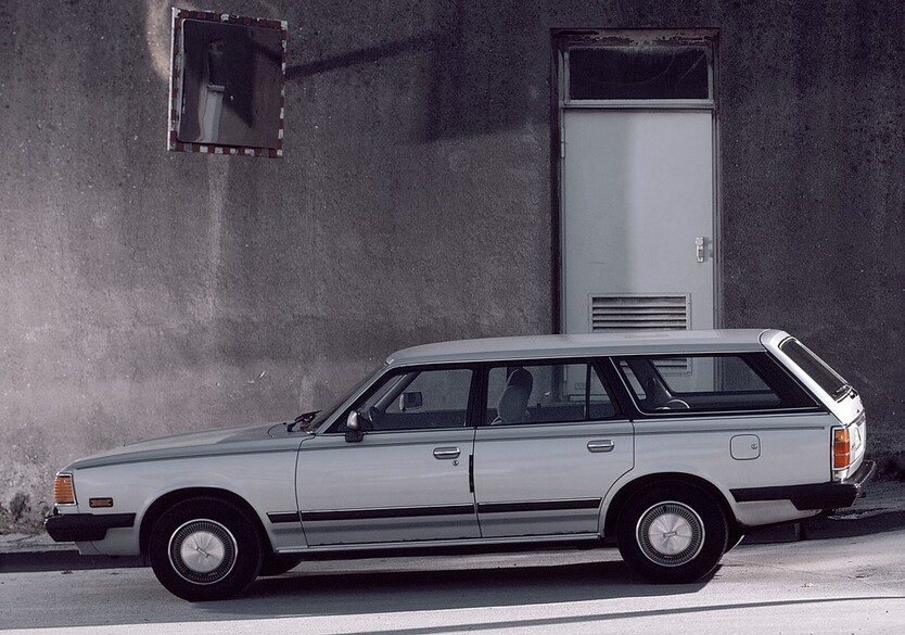 Mazda 929 II 190.000 km 8.300 € Düsseldorf 40213