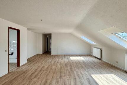 Haan Zentrum - Fußgängerzone! Großzügige Dachgeschosswohnung mit 2,5 Zimmern! 2.5 zimmer