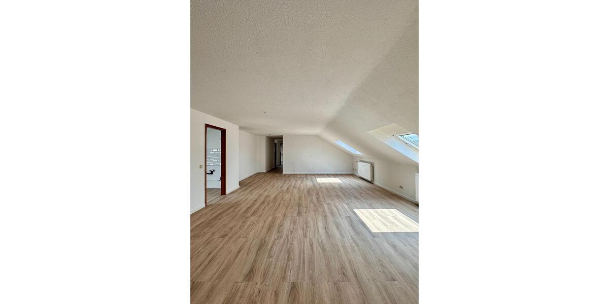 Haan Zentrum - Fußgängerzone! Großzügige Dachgeschosswohnung mit 2,5 Zimmern! 2.5 zimmer