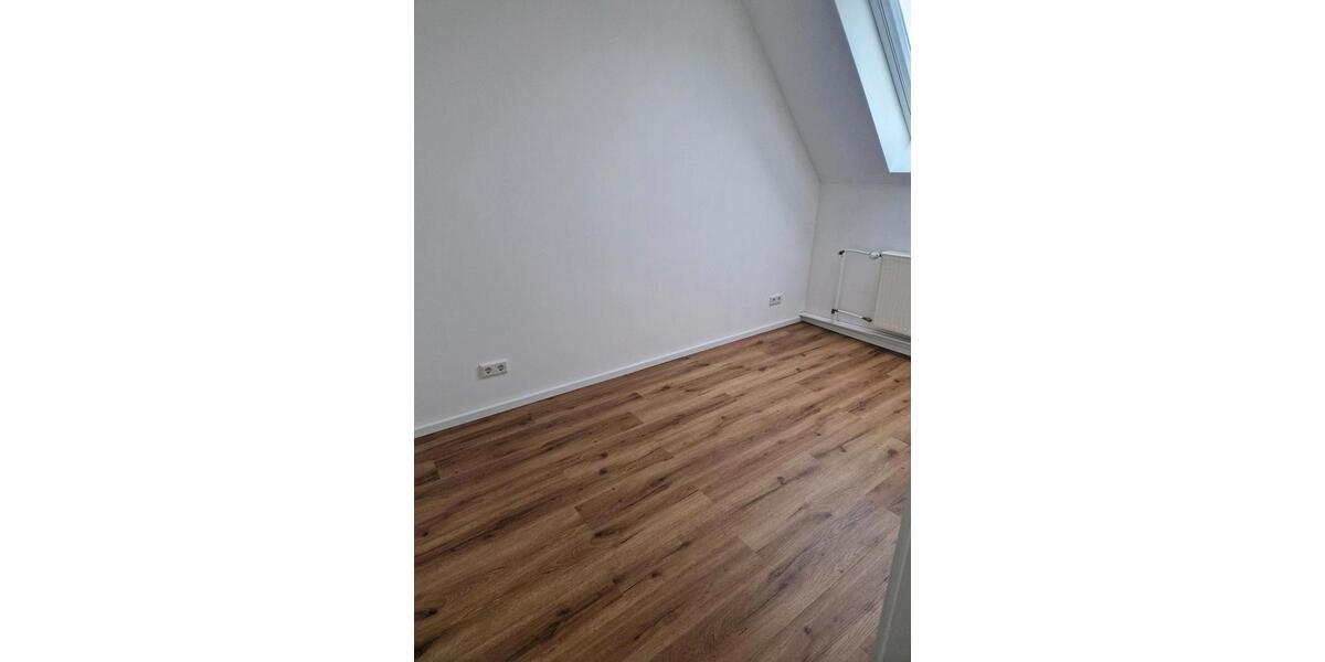 Maisonettenwohnung Solingen Mitte - 4 Zimmer, 100 m&sup2;, 1.500&euro; | Angebot:25282862