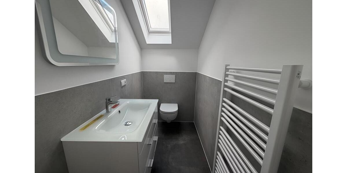 Dachgeschoßwohnung Sankt Augustin - 2 Zimmer, 102 m&sup2;, 1.300&euro; | Angebot:26072587