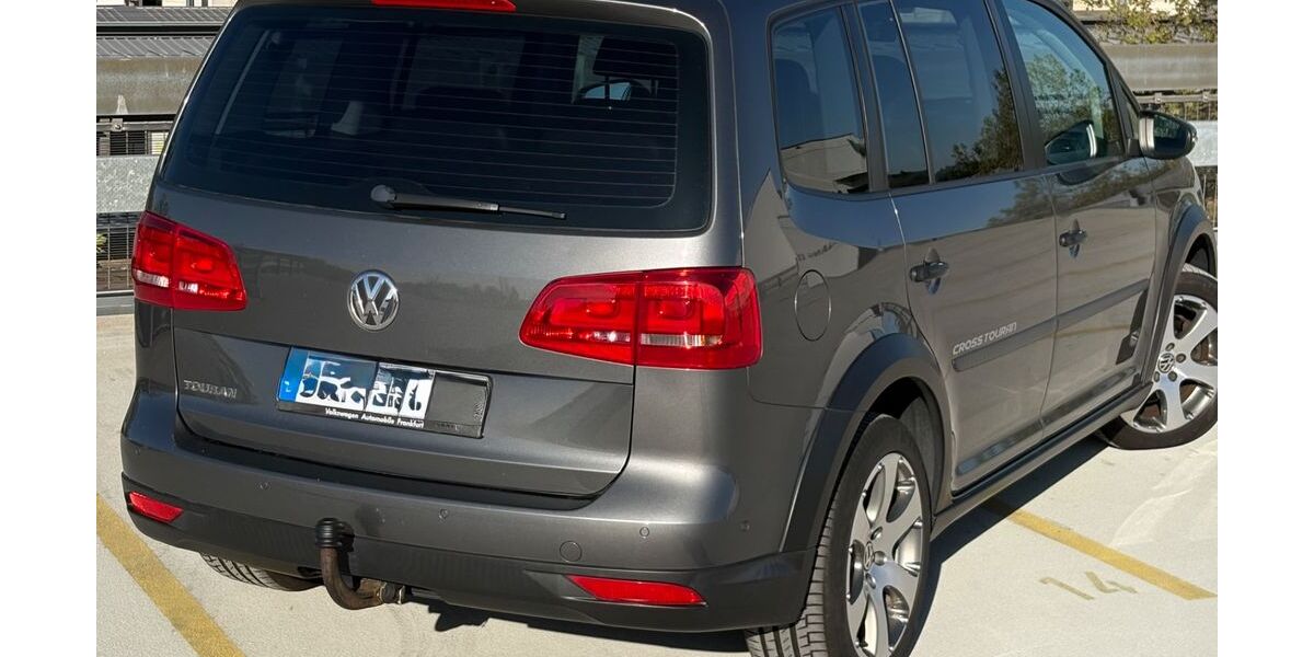 VW Touran 227.000 km 9.900 &euro; Siegburg 53721