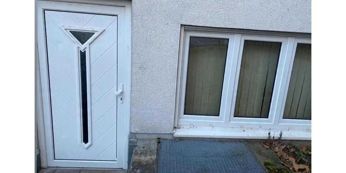 2-Zimmer-Erdgeschosswohnung mit Einbauküche in Bonn-Obekassel 2 zimmer