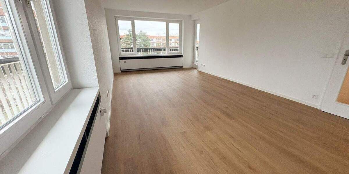 NEUES Bad* NEUER Boden* NEUES Wohngefühl* NEUE Einbauküche* 3 Zimmer + Balkon, Gäste-WC, Aufzug 3 zimmer