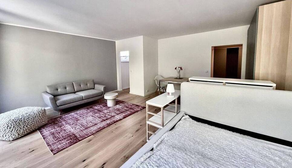 Möblierte EinraumWohnung in exklusiver Wohnlage am Rhein in Wittlaer